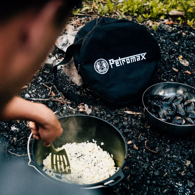 Казан-жарівня чавунна Petromax Dutch Oven 3.5L